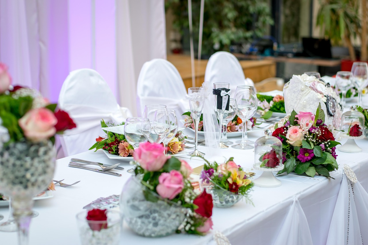 Read more about the article Decorate Your Event Like a Pro: The Ultimate Guide to Creating Stunning Tables That Win Hearts